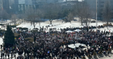 多伦多爆发大学生集体抗议: 我们忍够了!