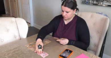 多伦多女子网上卖手机收现金，存款时发现全是假钞！